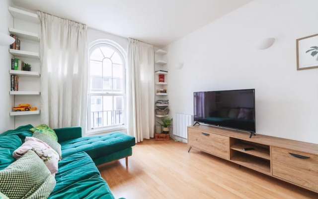Rotherhithe Riverside Flat