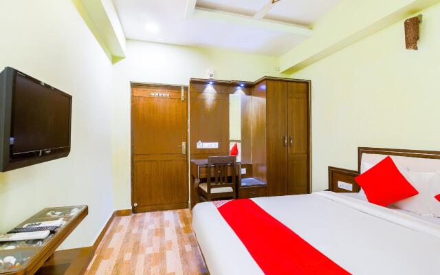 OYO Flagship 43249 Star Residency Padi
