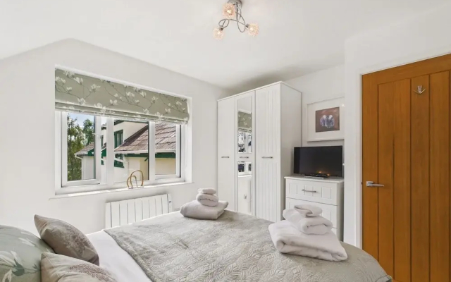 2-bed Central Apartment- Free Private Parking