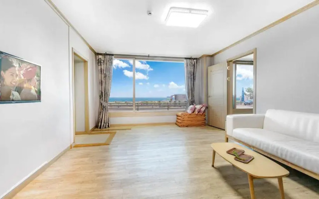 Yangyang Haettuneonchangmoon Pension