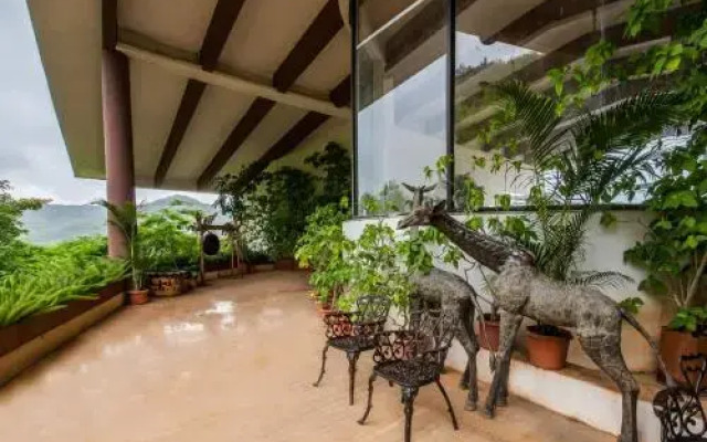 The Glass House by Vista Rooms