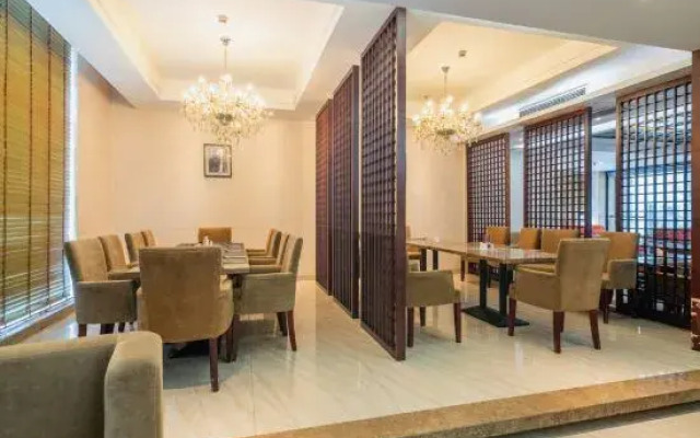 Hualong Golden Key Hotel