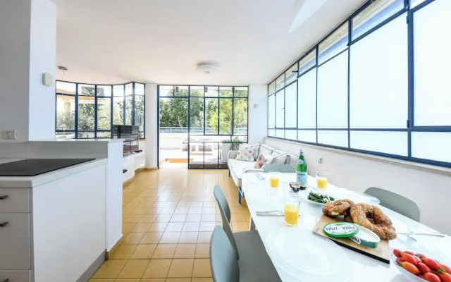 Spacious 3BR Penthouse w Rooftop