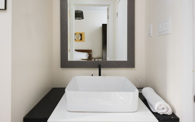 Architectural 2BR in Mile End by Sonder