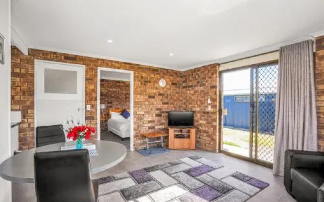 Kellraine Beach Cottages