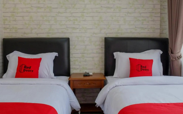 RedDoorz @ Jalan Majapahit Semarang