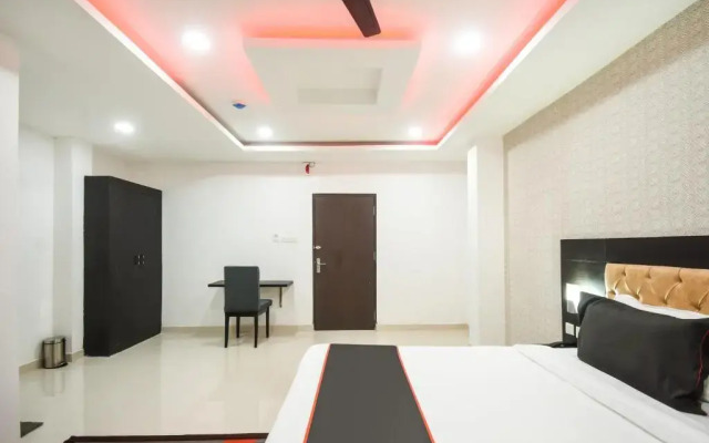 Red Velvet Premium by OYO Rooms