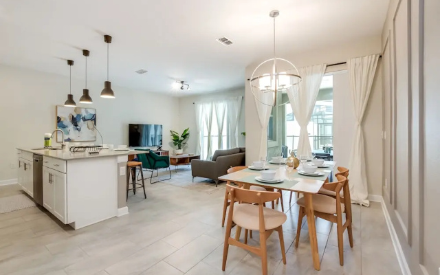 Stylish Home w/ Private Pool, 10 Min. From Disney!