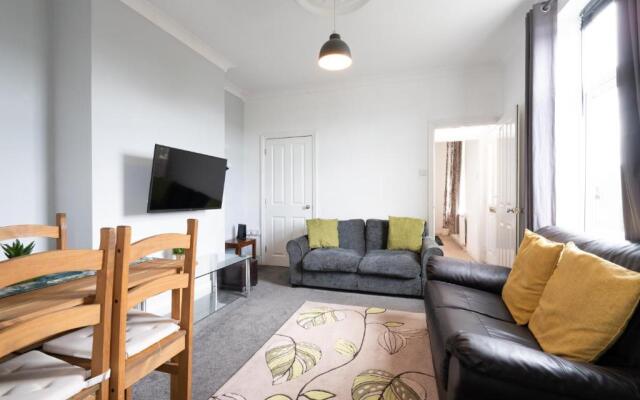 Spacious 4BR, Parking, Near Centre