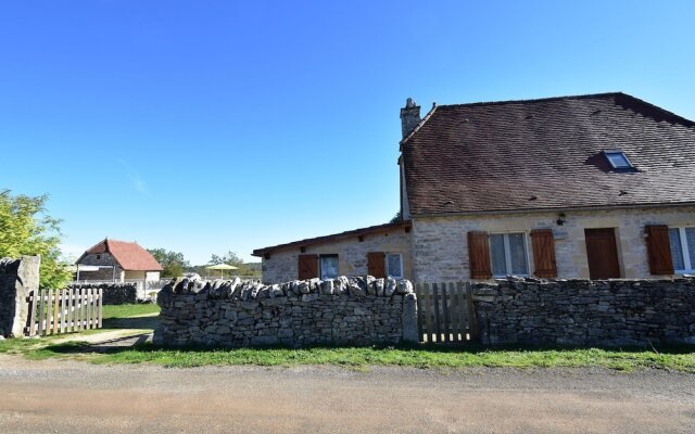 Authentic Holiday Home with Private Swimming Pool And Stunning View in France