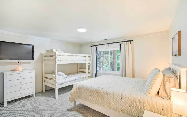 Stunning Getaway in Lake Arrowhead!