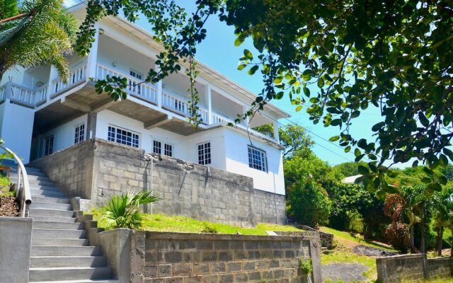 Stunning Villa Overlooking Friendship Bay Beach