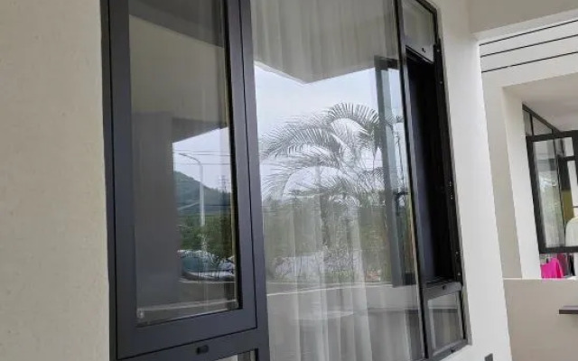 Alley to Hotel (Sanya College)