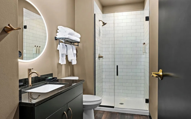 Force on 5th Avenue Hotel