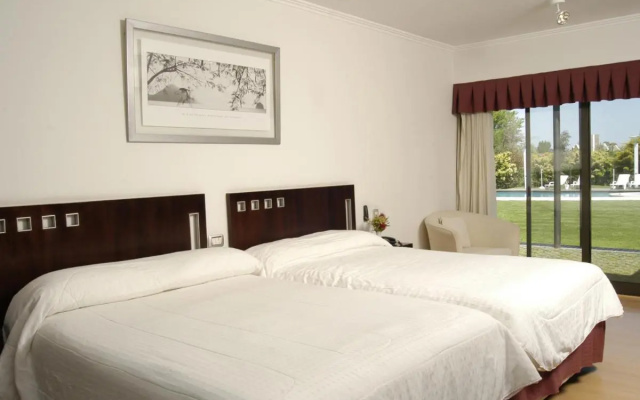 Camberland Resort & Suites Pilar