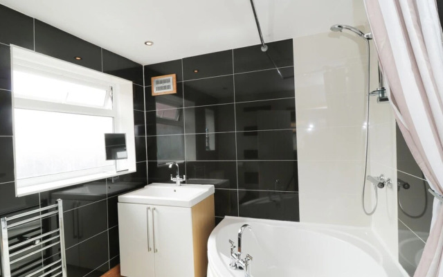 53 Burniston Road