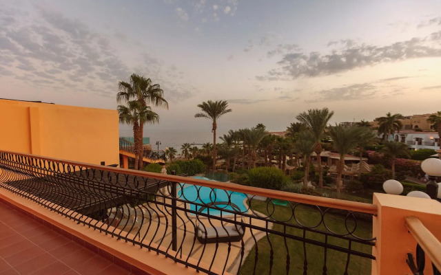 Royal Savoy Hotel & Villas