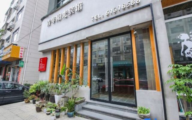 Youth Sunshine Hotel(Leqing Hongqiao Branch)