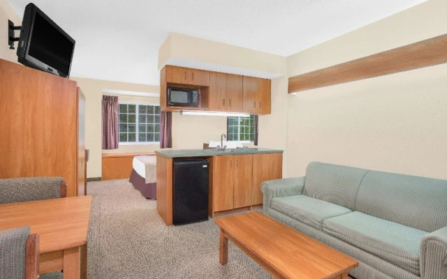 Beckley East Microtel Inn / Suites