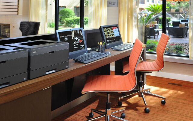 Courtyard by Marriott Houston Hobby Airport