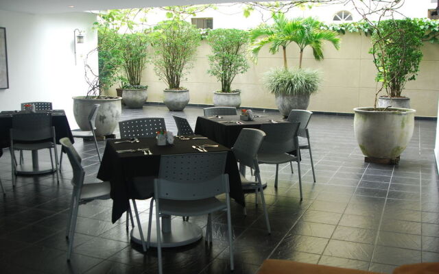 Best Western Cyan Suites