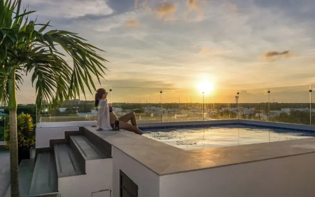 Luxury Studio Rooftop Pool and Jacuzzi