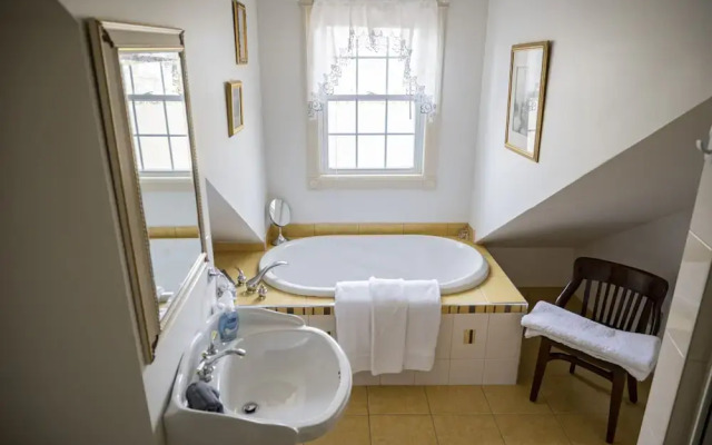 Belle View Manor Inn