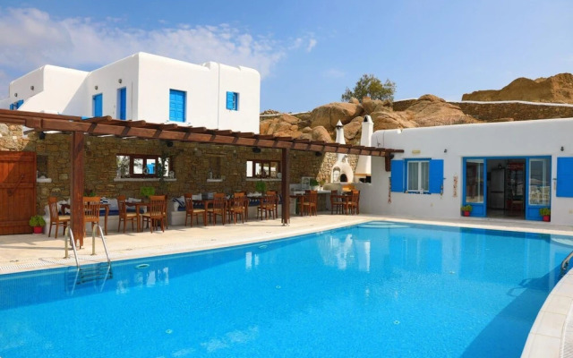 Maganos Eikosidio in Thira