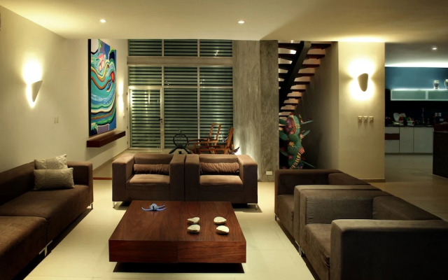 Beachfront Upscale House in Telchac