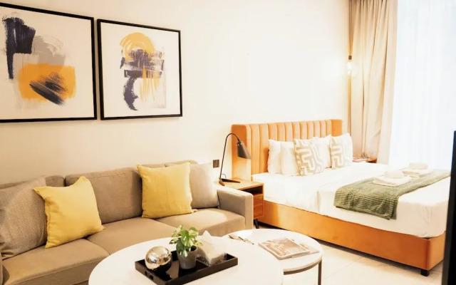 Luxury Studio Rooftop Pool & Gym Access