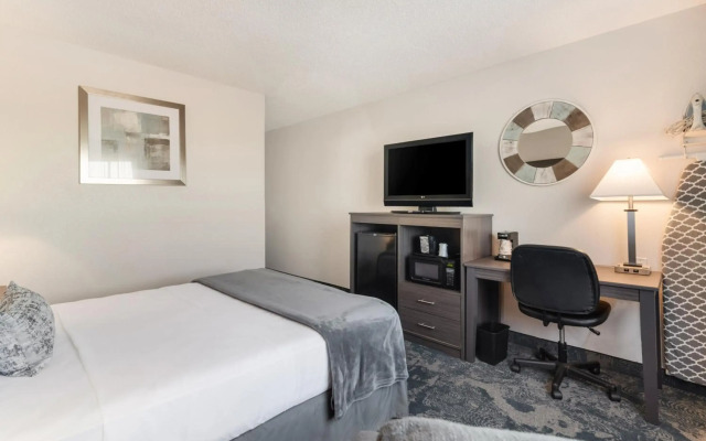 American Inn Suites Detroit Metro Airport