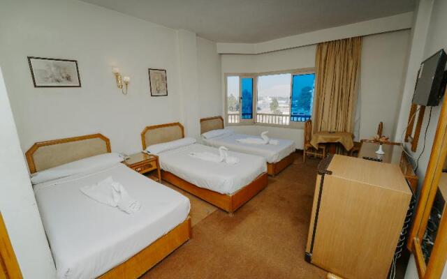Queens Valley Hotel, Restaurants, Bars and Spa Luxor