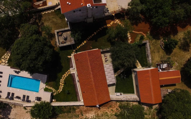 The Poolside Stone House in Bale