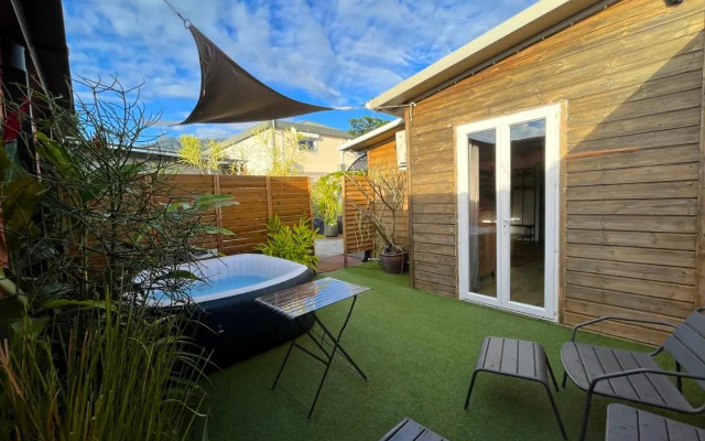 Charmant bungalow climatisé avec jacuzzi