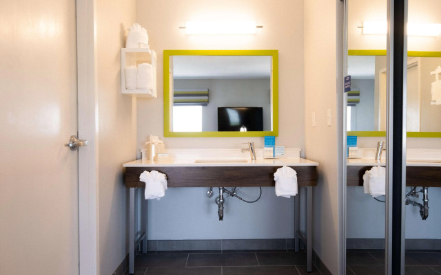 Hampton Inn & Suites Dallas/Lewisville-Vista Ridge Mall, TX