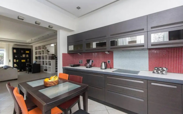 Beautiful 4-bed House With Private Pool in Naxos