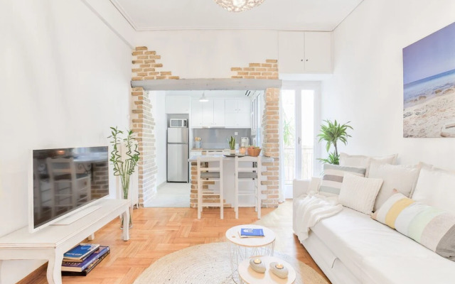 Head for Acropolis a Romantic Hideaway