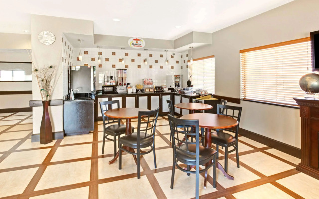 Super 8 By Wyndham Houston/I-10/Federal Road