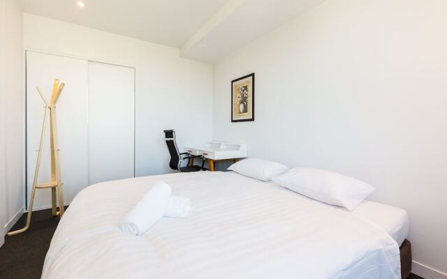 SANTERI, 2BDR Melbourne Apartment