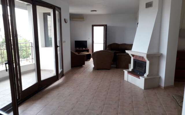 Villa Trayanka and Villa Alen Mak