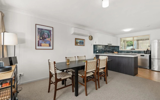 Stylish Family Beach House Walking Distance to 3 Beaches