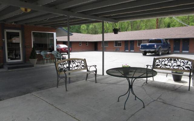 Lava Spa Motel & RV Park