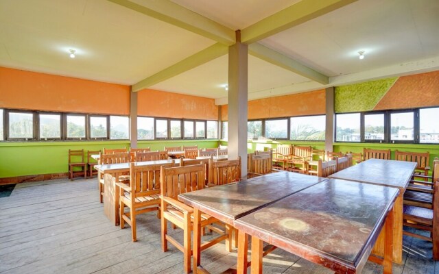 OYO 92896 Hotel Sahabat Syariah Near Plasa Telkom Bawean