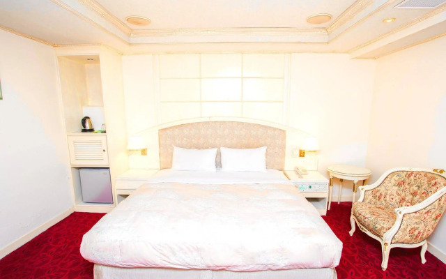 Mou Hotel Luchuan