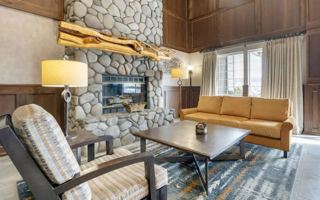 Holiday Inn Express And Suites Bend