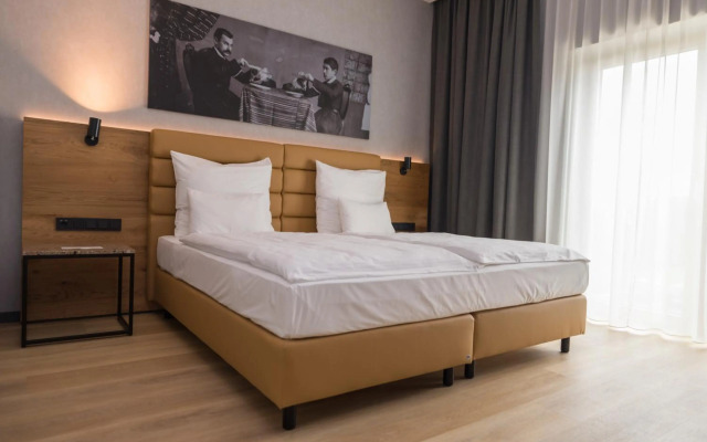 mk | hotel tirana