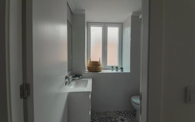 Vibrant Porto Apartments - Heroismo's Metro