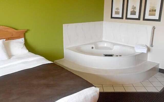 AmericInn by Wyndham Manitowoc