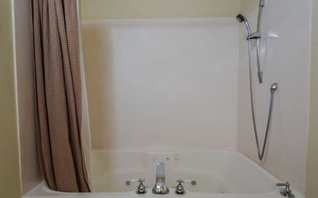 Four Seasons 4 Bedroom Apartment