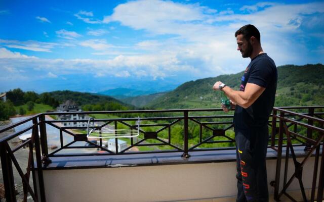 Above the Valley P86 - Milmari Resort